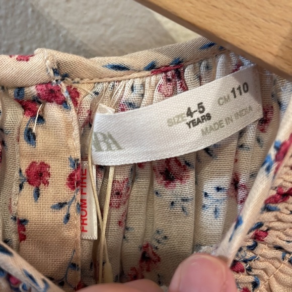 NWT Zara Girls Smocked Floral Blouse! - Picture 3 of 12